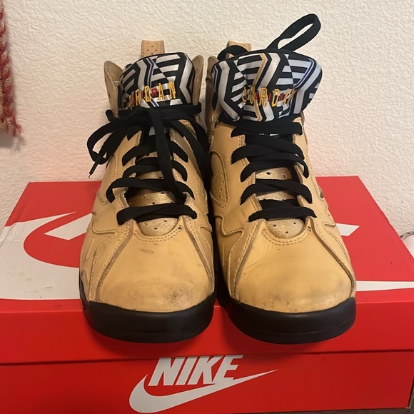 Nike’s - Picture 3 of 4